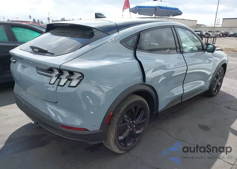 2024 Ford Mustang Mach-E Select z USA, uszkodzony, nr VIN 3FMTK1R40RMA13677